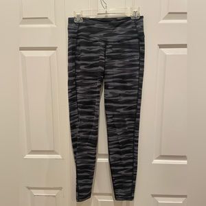 women’s camo yoga pants - M